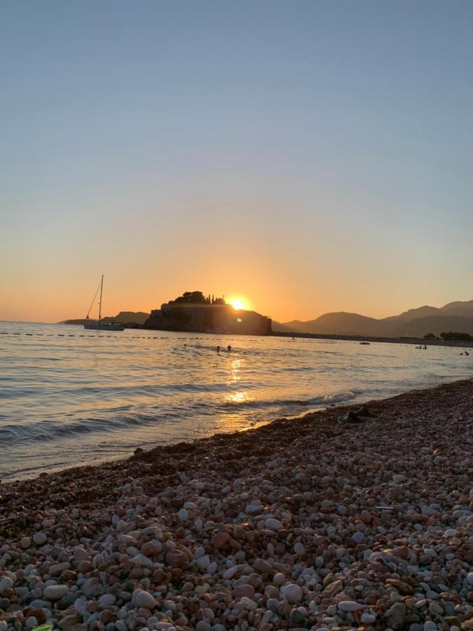 Pine&Sea Beach Retreat Sveti Stefan Dış mekan fotoğraf