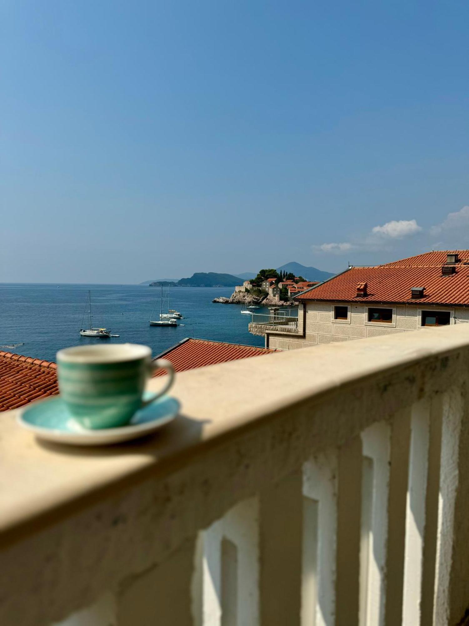 Pine&Sea Beach Retreat Sveti Stefan Dış mekan fotoğraf