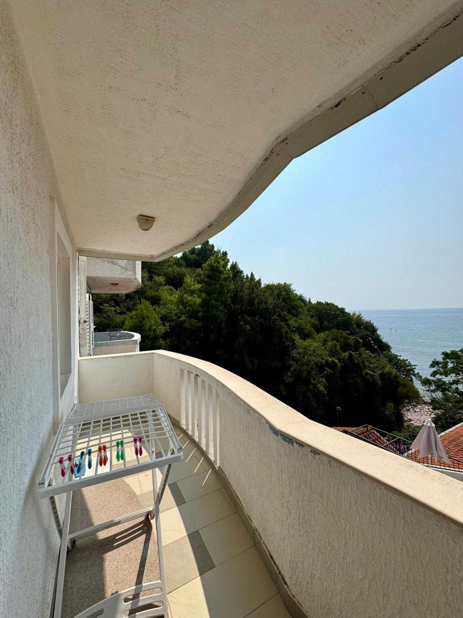 Pine&Sea Beach Retreat Sveti Stefan Dış mekan fotoğraf