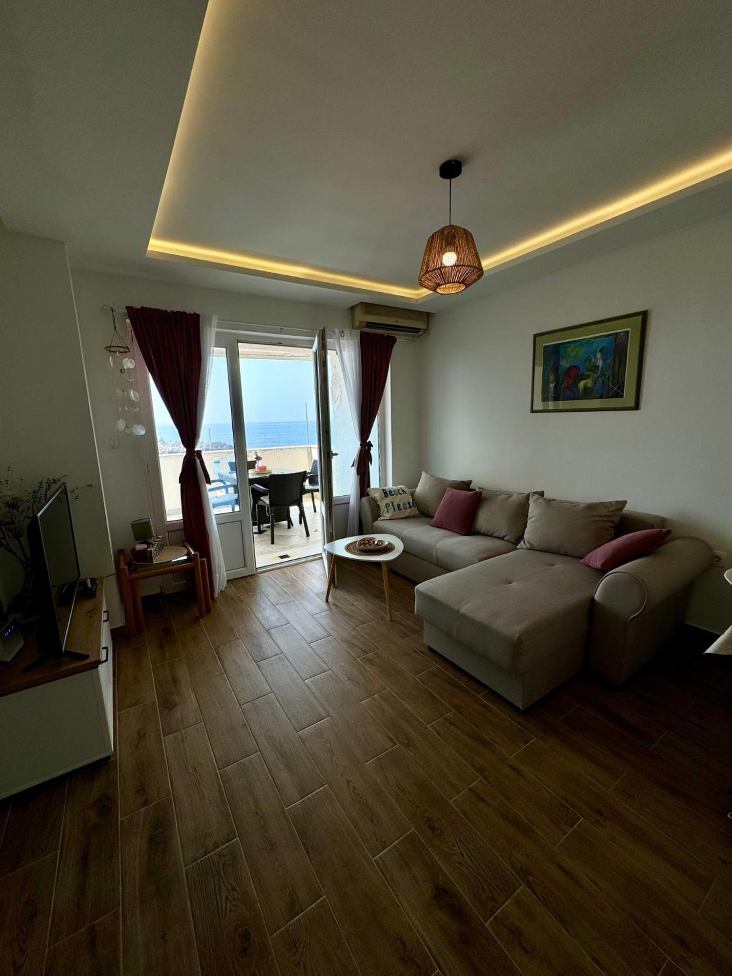 Pine&Sea Beach Retreat Sveti Stefan Dış mekan fotoğraf