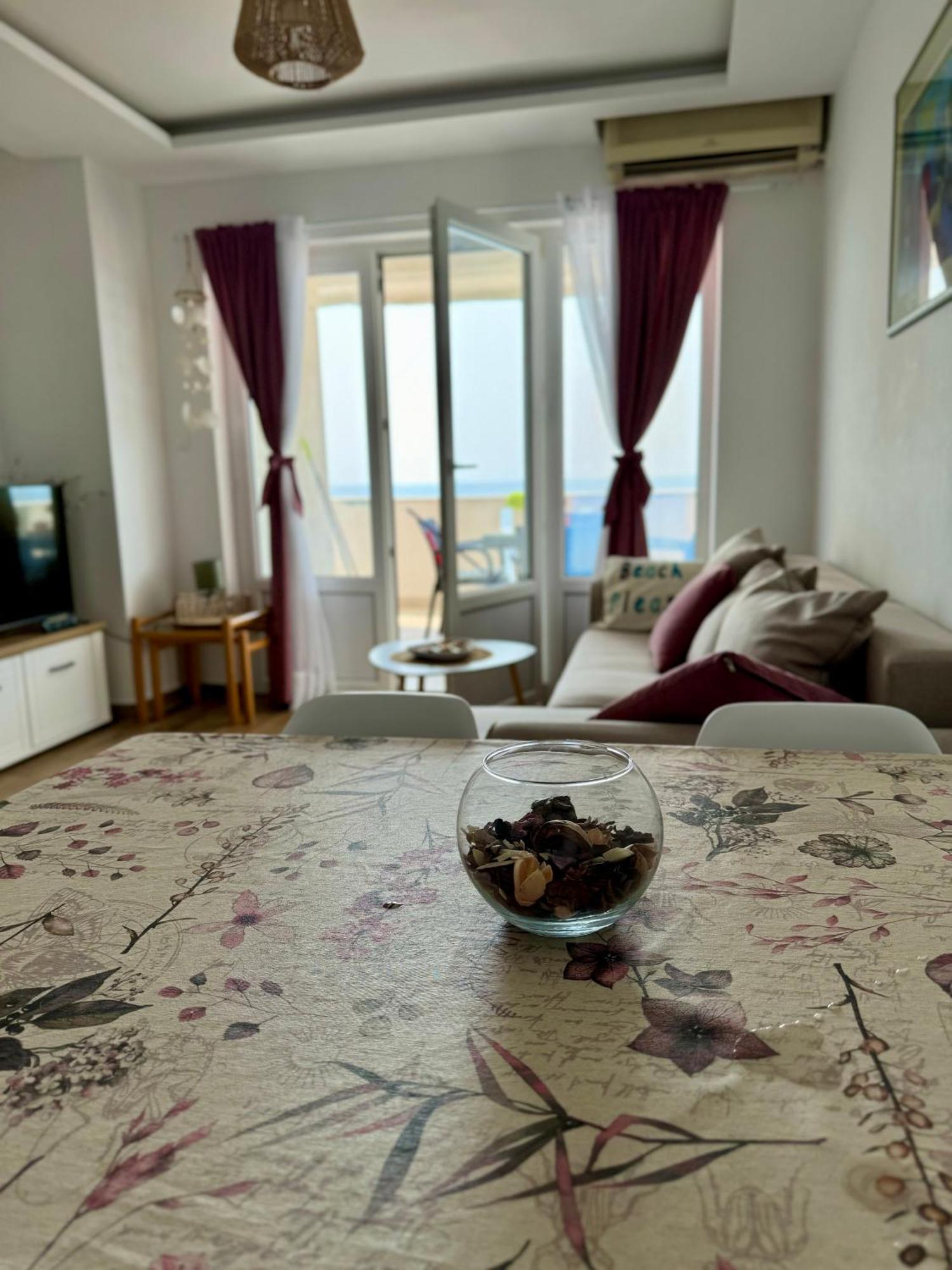 Pine&Sea Beach Retreat Sveti Stefan Dış mekan fotoğraf
