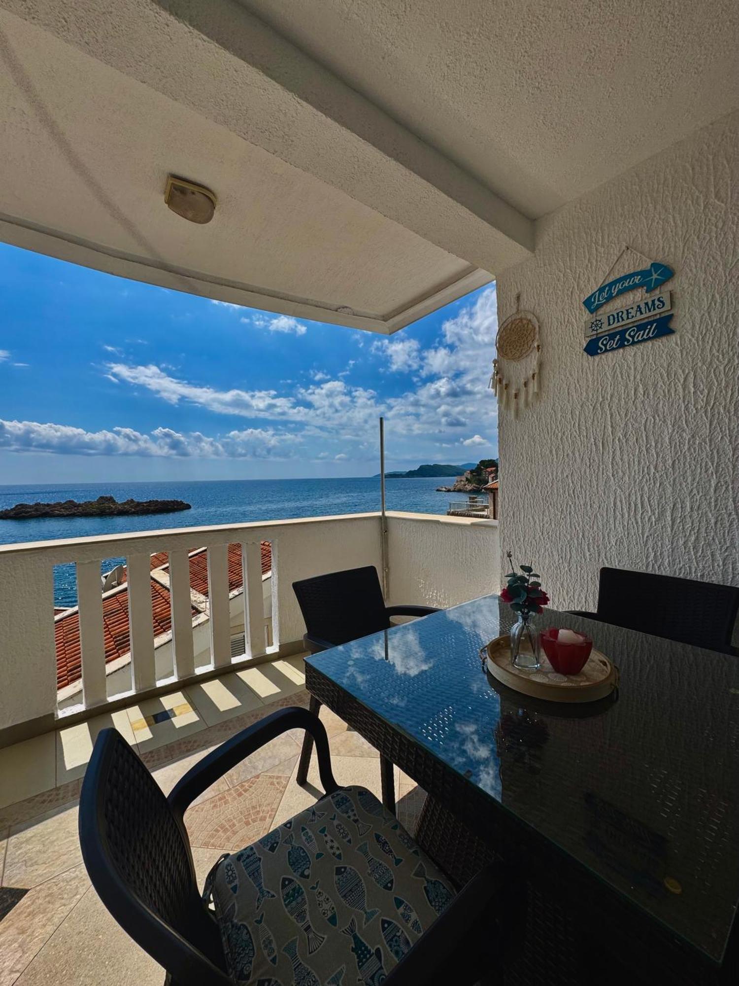 Pine&Sea Beach Retreat Sveti Stefan Dış mekan fotoğraf