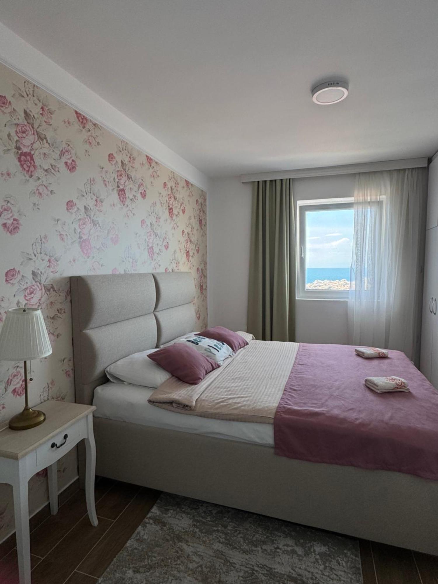 Pine&Sea Beach Retreat Sveti Stefan Dış mekan fotoğraf